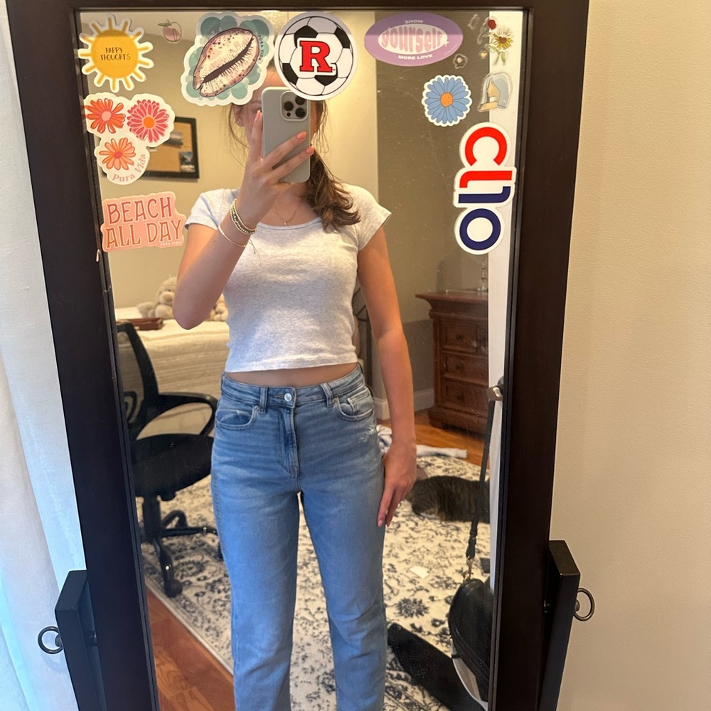 AMERICAN EAGLE MOM JEAN